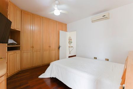 Casa à venda com 400m², 3 quartos e 4 vagas Casa à venda com 400m², 3 quartos e 4 vagasSuíte 1