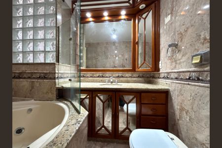 Apartamento para alugar com 210m², 4 quartos e 2 vagasSuíte 1