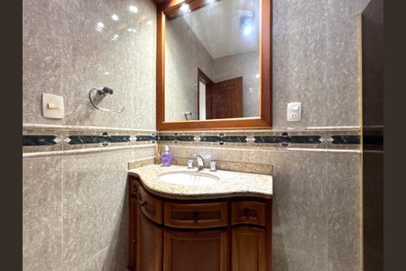 Apartamento para alugar com 210m², 4 quartos e 2 vagasBanheiro social