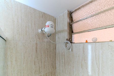 Banheiro de kitnet/studio para alugar com 1 quarto, 27m² em Vila Buarque, São Paulo