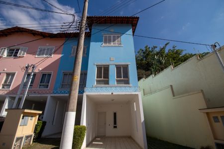 Casa de condomínio à venda com 120m², 2 quartos e 2 vagas Casa de condomínio à venda com 120m², 2 quartos e 2 vagasFachada