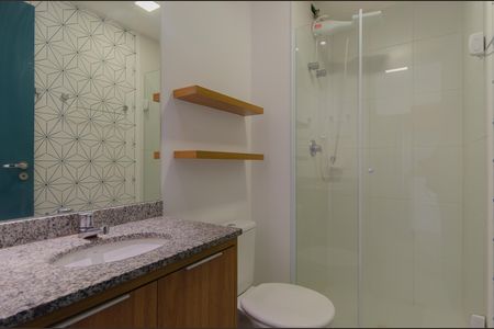 Banheiro de kitnet/studio para alugar com 1 quarto, 25m² em Liberdade, São Paulo