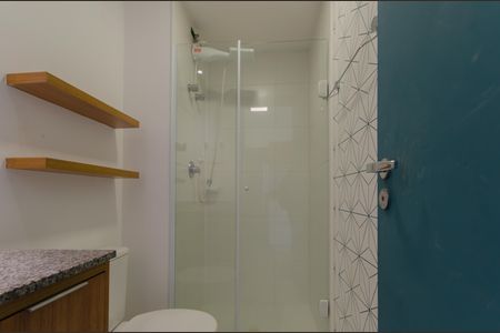 Banheiro de kitnet/studio para alugar com 1 quarto, 25m² em Liberdade, São Paulo