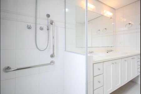 Apartamento à venda com 140m², 3 quartos e 3 vagas Apartamento à venda com 140m², 3 quartos e 3 vagasBanheiro Social