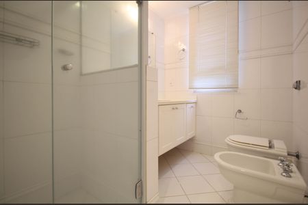 Apartamento à venda com 140m², 3 quartos e 3 vagas Apartamento à venda com 140m², 3 quartos e 3 vagasBanheiro Social 2