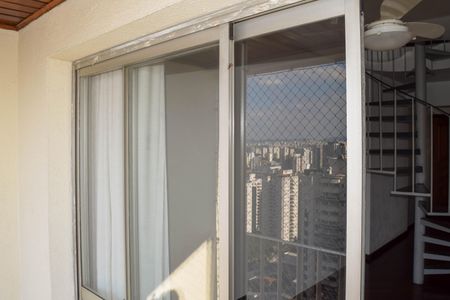 Apartamento para alugar com 131m², 2 quartos e 2 vagas Apartamento para alugar com 131m², 2 quartos e 2 vagasSala Varanda