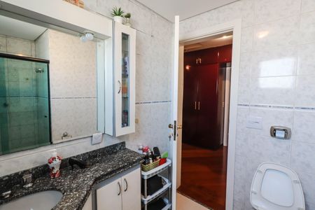 Apartamento à venda com 120m², 4 quartos e 3 vagas Apartamento à venda com 120m², 4 quartos e 3 vagasBanheiro da Suíte