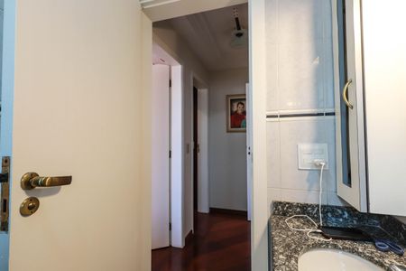 Apartamento à venda com 120m², 4 quartos e 3 vagas Apartamento à venda com 120m², 4 quartos e 3 vagasBanheiro Social