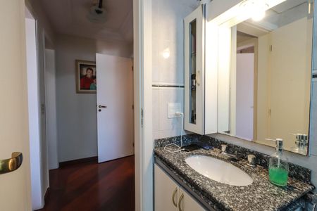 Apartamento à venda com 120m², 4 quartos e 3 vagas Apartamento à venda com 120m², 4 quartos e 3 vagasBanheiro Social