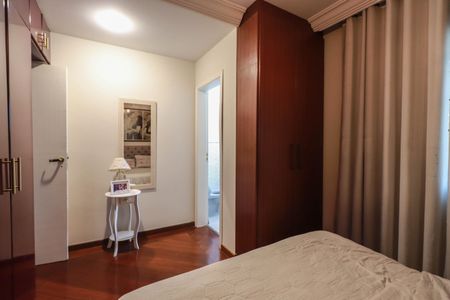 Apartamento à venda com 120m², 4 quartos e 3 vagas Apartamento à venda com 120m², 4 quartos e 3 vagasSuíte