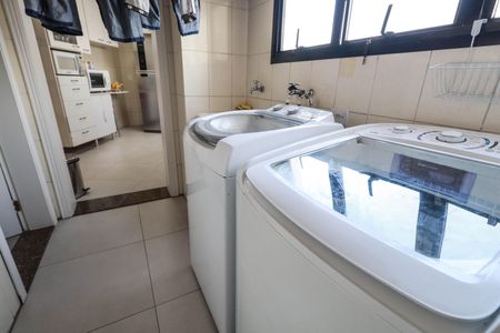 Apartamento à venda com 120m², 4 quartos e 3 vagas Apartamento à venda com 120m², 4 quartos e 3 vagasÁrea de Serviço