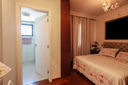 Apartamento à venda com 120m², 4 quartos e 3 vagas Apartamento à venda com 120m², 4 quartos e 3 vagasSuíte