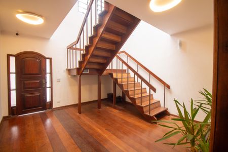 Casa para alugar com 500m², 5 quartos e 4 vagasCorredor