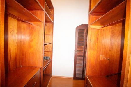 Casa para alugar com 500m², 5 quartos e 4 vagasCloset da Suíte 1