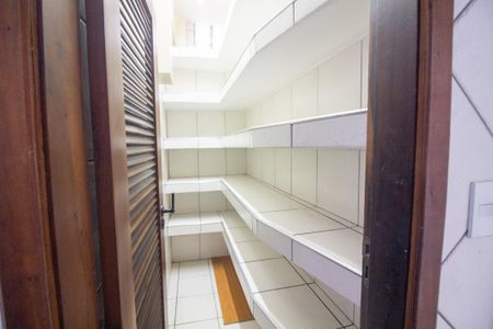 Casa para alugar com 500m², 5 quartos e 4 vagasDespensa