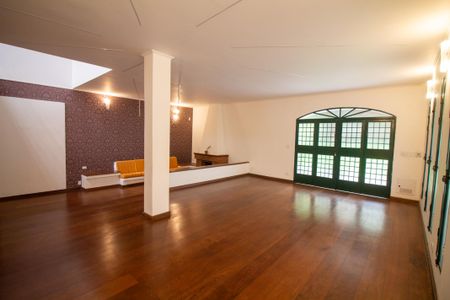 Casa para alugar com 500m², 5 quartos e 4 vagasSala 