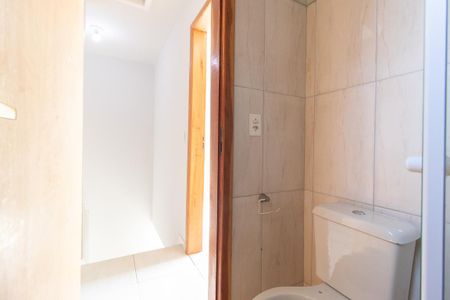 Casa para alugar com 54m², 2 quartos e 1 vaga Casa para alugar com 54m², 2 quartos e 1 vagaBanheiro Social