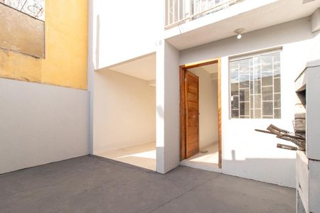 Casa para alugar com 54m², 2 quartos e 1 vaga Casa para alugar com 54m², 2 quartos e 1 vagaFachada
