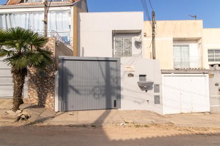 Casa para alugar com 54m², 2 quartos e 1 vaga Casa para alugar com 54m², 2 quartos e 1 vagaFachada