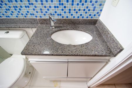 Casa de condomínio para alugar com 100m², 3 quartos e 2 vagas Casa de condomínio para alugar com 100m², 3 quartos e 2 vagasBanheiro da Suíte