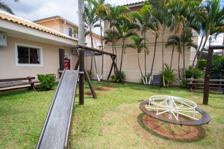 Casa de condomínio para alugar com 100m², 3 quartos e 2 vagas Casa de condomínio para alugar com 100m², 3 quartos e 2 vagasÁrea comum - Playground
