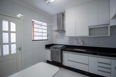 Casa de condomínio para alugar com 100m², 3 quartos e 2 vagas Casa de condomínio para alugar com 100m², 3 quartos e 2 vagasCozinha