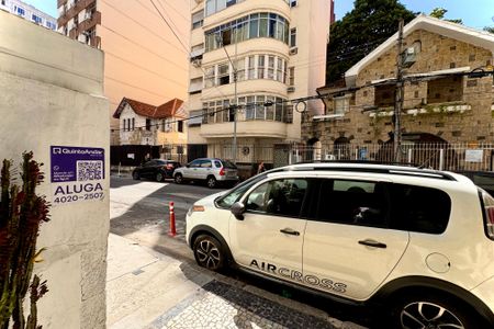 Apartamento para alugar com 100m², 3 quartos e 1 vaga Apartamento para alugar com 100m², 3 quartos e 1 vagaPlaca