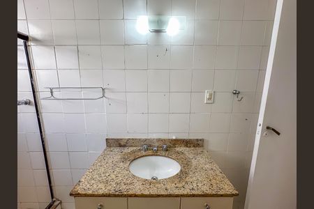 Apartamento para alugar com 100m², 3 quartos e 1 vaga Apartamento para alugar com 100m², 3 quartos e 1 vagaBanheiro social