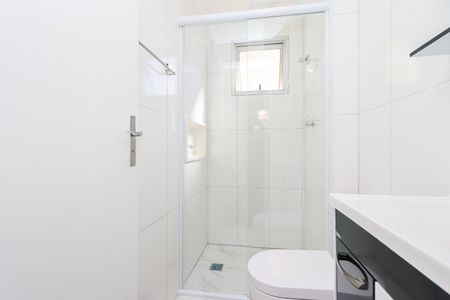 Banheiro de apartamento à venda com 2 quartos, 48m² em Vila Carmosina, São Paulo