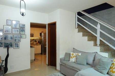 Sala de casa de condomínio à venda com 2 quartos, 80m² em Cidade Antônio Estevão de Carvalho, São Paulo