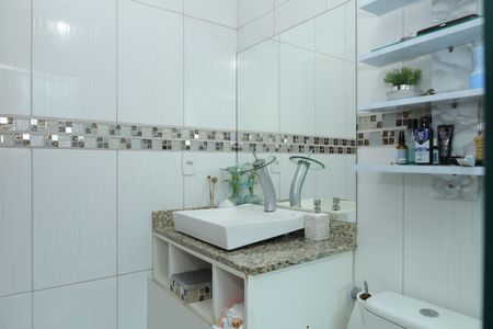 Casa de condomínio à venda com 80m², 2 quartos e 1 vagaBanheiro Social