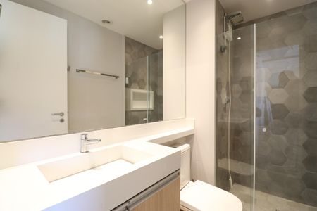 Banheiro de apartamento para alugar com 1 quarto, 31m² em Água Branca, São Paulo
