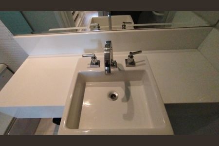 Apartamento para alugar com 75m², 2 quartos e 2 vagasBanheiro do Quarto 2