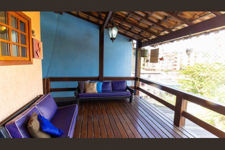 Casa de condomínio para alugar com 420m², 4 quartos e 3 vagasSacada