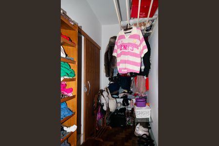 Apartamento à venda com 114m², 4 quartos e sem vaga Apartamento à venda com 114m², 4 quartos e sem vagaCloset da Suíte 2