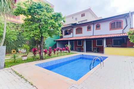 Casa à venda com 170m², 3 quartos e 4 vagasQuintal Área de Lazer