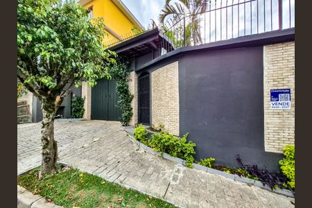 Casa à venda com 170m², 3 quartos e 4 vagasFachada - Plaquinha