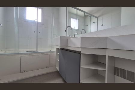 Apartamento para alugar com 144m², 3 quartos e 2 vagas Apartamento para alugar com 144m², 3 quartos e 2 vagasBanheiro da suíte 2