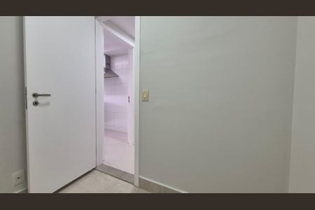 Apartamento para alugar com 144m², 3 quartos e 2 vagas Apartamento para alugar com 144m², 3 quartos e 2 vagasQuarto de serviço
