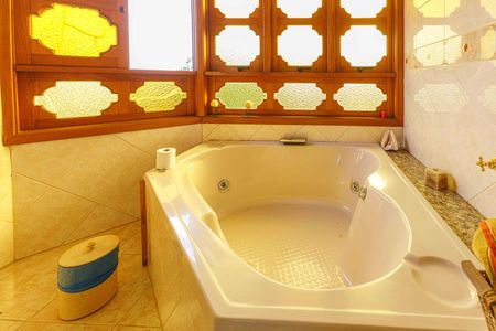 Casa para alugar com 345m², 3 quartos e 4 vagasBanheiro da Suíte 1