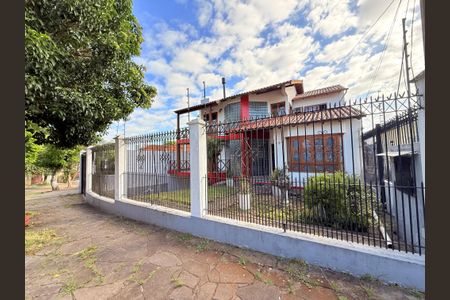 Casa para alugar com 345m², 3 quartos e 4 vagasFachada