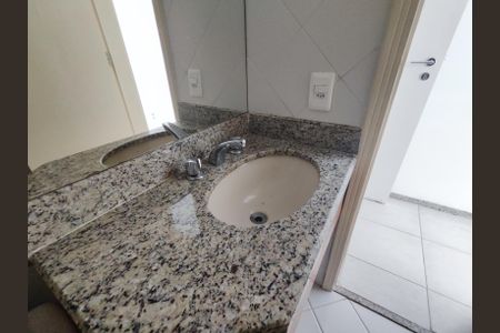 Casa à venda com 85m², 2 quartos e 2 vagasBanheiro da Suíte 2