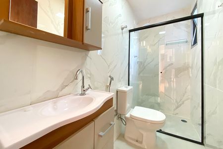 Banheiro de apartamento para alugar com 1 quarto, 40m² em Santo Agostinho, Belo Horizonte