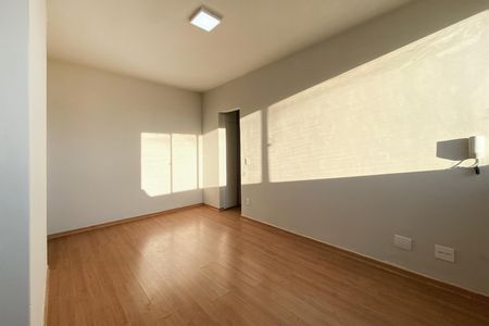 Sala de apartamento para alugar com 1 quarto, 40m² em Santo Agostinho, Belo Horizonte