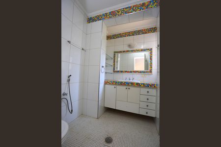 Casa à venda com 336m², 4 quartos e 4 vagasBanheiro da Suíte 2