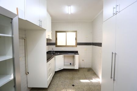 Casa à venda com 336m², 4 quartos e 4 vagasCozinha