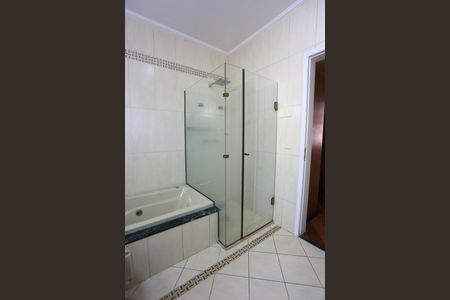 Casa à venda com 336m², 4 quartos e 4 vagasBanheiro da Suíte 4