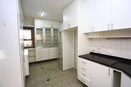 Casa à venda com 336m², 4 quartos e 4 vagasCozinha