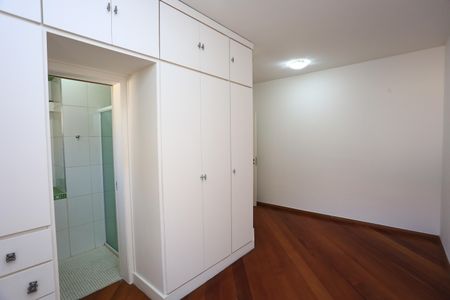 Casa à venda com 336m², 4 quartos e 4 vagasSuíte 3