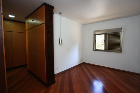 Casa à venda com 336m², 4 quartos e 4 vagasSuíte 4
